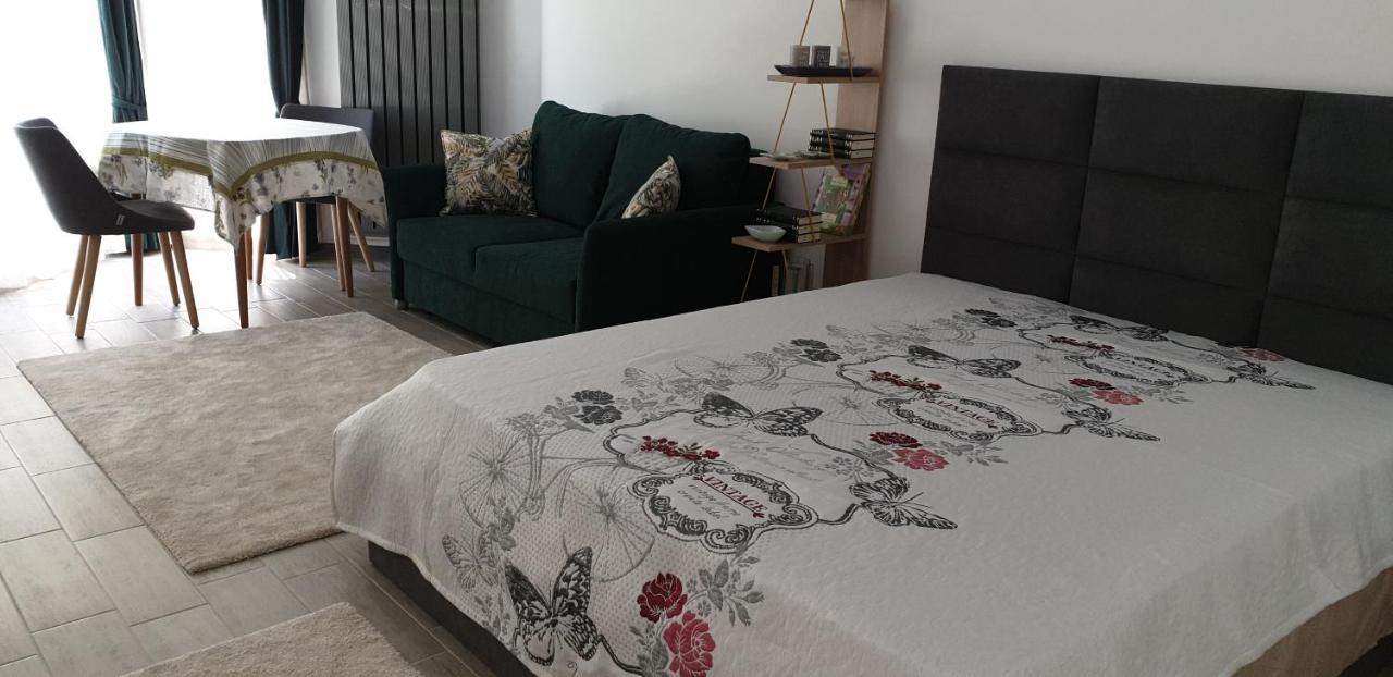 Alexandra Alezzi Apartamento *